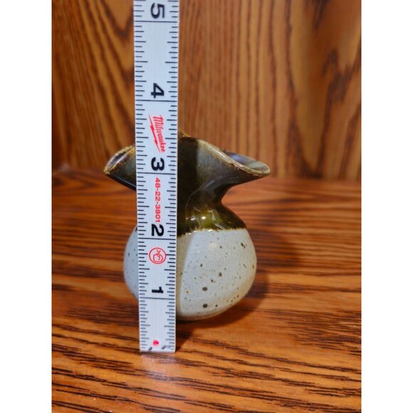 Handcrafted Vintage Ceramic Miniature Vase With Unique Ruffled Design & Speckled - Picture 7 of 7